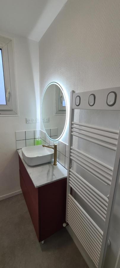 Private Room In Shared Apartment III 보베 외부 사진