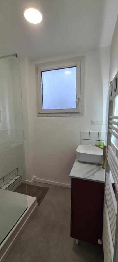 Private Room In Shared Apartment III 보베 외부 사진