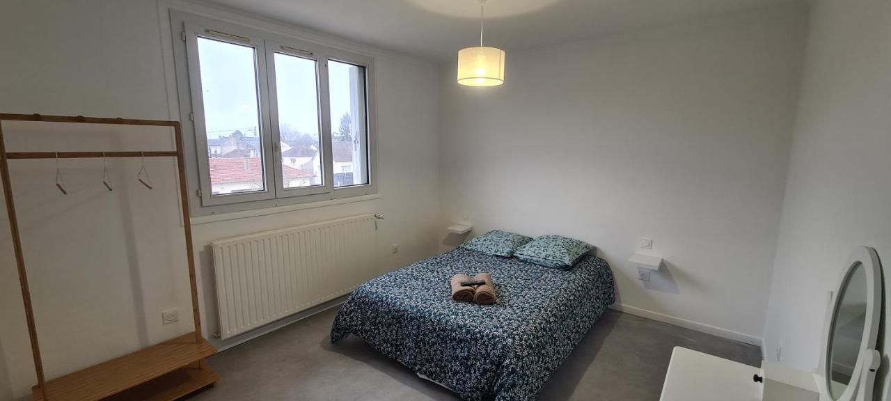 Private Room In Shared Apartment III 보베 외부 사진