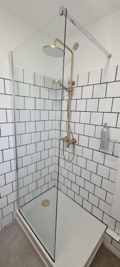 Private Room In Shared Apartment III 보베 외부 사진
